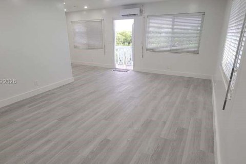 Copropriété à vendre à Hallandale Beach, Floride: 2 chambres, 80.82 m2 № 2050814 - photo 2