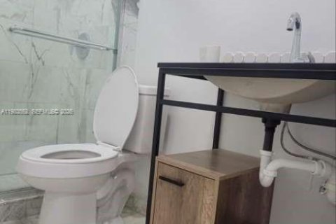 Copropriété à vendre à Hallandale Beach, Floride: 2 chambres, 80.82 m2 № 2050814 - photo 11