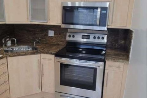 Copropriété à vendre à Hallandale Beach, Floride: 2 chambres, 80.82 m2 № 2050814 - photo 8
