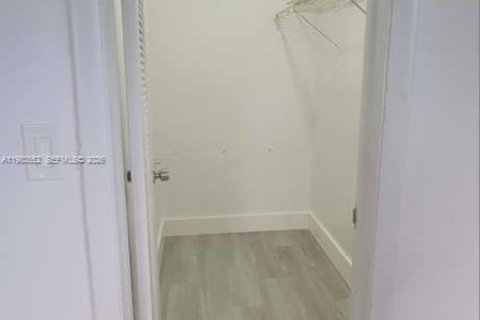 Copropriété à vendre à Hallandale Beach, Floride: 2 chambres, 80.82 m2 № 2050814 - photo 17