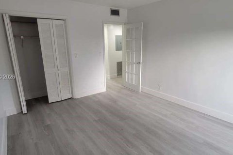 Copropriété à vendre à Hallandale Beach, Floride: 2 chambres, 80.82 m2 № 2050814 - photo 14