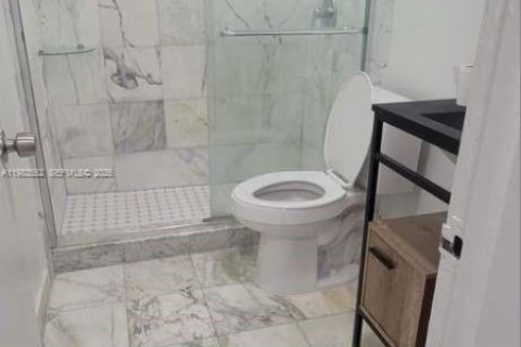 Copropriété à vendre à Hallandale Beach, Floride: 2 chambres, 80.82 m2 № 2050814 - photo 12