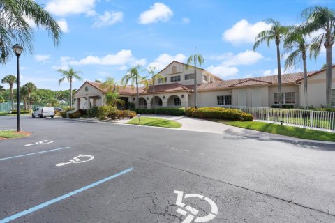 House in Delray Beach, Florida 2 bedrooms, 140.84 sq.m. № 1216170 - photo 1