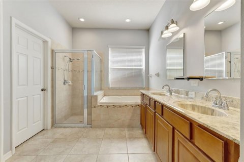 House in Brandon, Florida 4 bedrooms, 210.89 sq.m. № 1533568 - photo 14