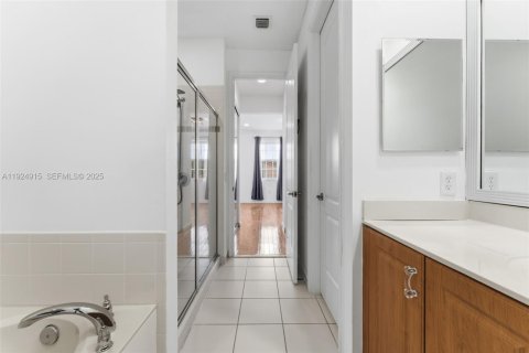 Купить таунхаус в Мирамар, Флорида 2 спальни, 162.02м2, № 1983469 - фото 22