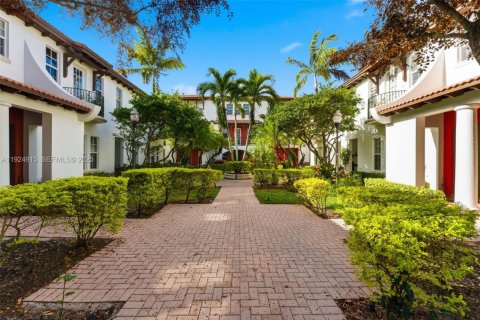 Купить таунхаус в Мирамар, Флорида 2 спальни, 162.02м2, № 1983469 - фото 2