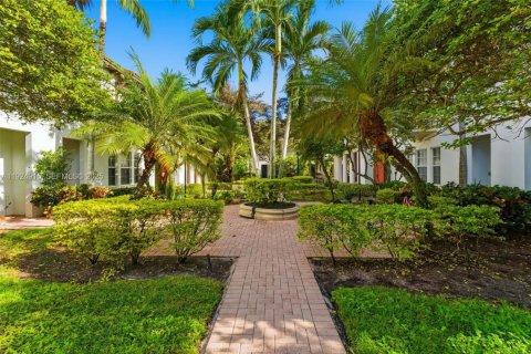 Купить таунхаус в Мирамар, Флорида 2 спальни, 162.02м2, № 1983469 - фото 3