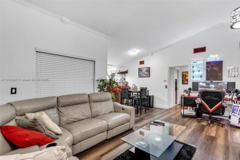 Купить таунхаус в Хайалиа, Флорида 3 спальни, 103.59м2, № 2035608 - фото 17