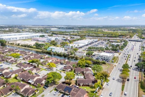 Купить таунхаус в Хайалиа, Флорида 3 спальни, 103.59м2, № 2035608 - фото 7