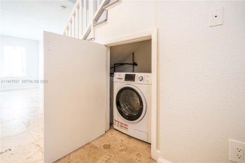 Снять в аренду квартиру в Майами-Бич, Флорида 1 спальня, 74.32м2, № 2003650 - фото 8