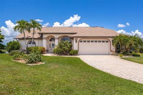 Casa en venta en Punta Gorda, Florida, 3 dormitorios, 235.69 m2 № 1868949 - foto 1