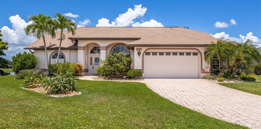 Casa en Punta Gorda, Florida 3 dormitorios, 235.69 m2 № 1868949
