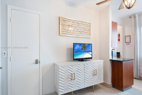 Condominio en venta en Miami Beach, Florida, 1 dormitorio, 38.09 m2 № 2019132 - foto 7
