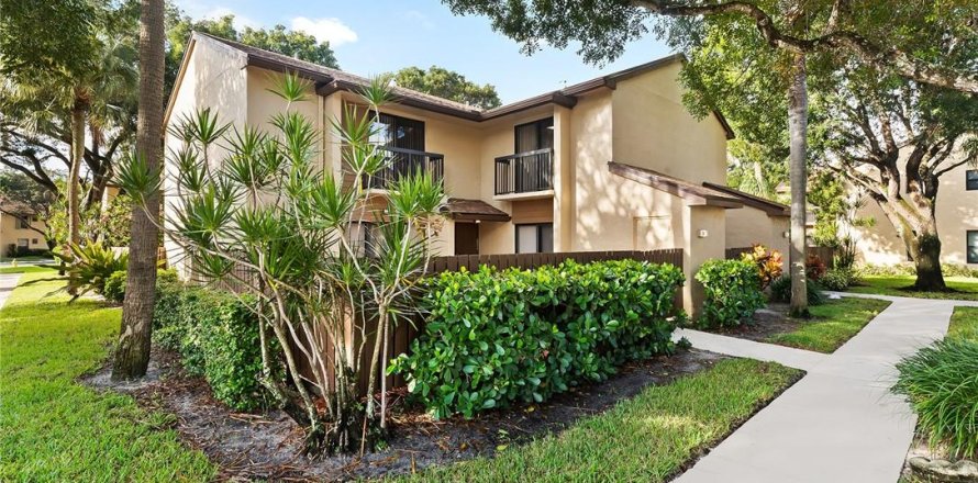Townhouse in Coconut Creek, Florida 2 bedrooms, 109.81 sq.m. № 954541