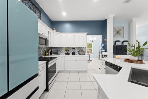 House in Orlando, Florida 4 bedrooms, 223.24 sq.m. № 2396247 - photo 10