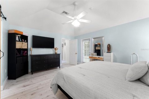 House in Orlando, Florida 4 bedrooms, 223.24 sq.m. № 2396247 - photo 23