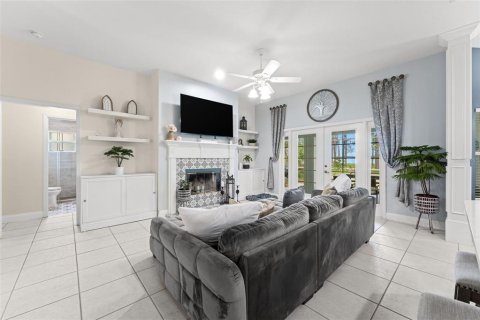 House in Orlando, Florida 4 bedrooms, 223.24 sq.m. № 2396247 - photo 15