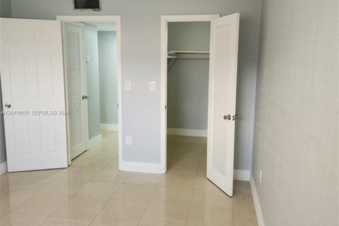 Condominio en venta en Sunrise, Florida, 1 dormitorio, 59.46 m2 № 2270833 - foto 11