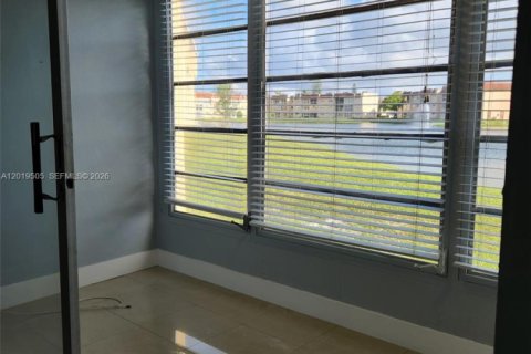 Condominio en venta en Sunrise, Florida, 1 dormitorio, 59.46 m2 № 2270833 - foto 15