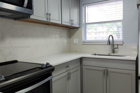Condominio en venta en Sunrise, Florida, 1 dormitorio, 59.46 m2 № 2270833 - foto 2