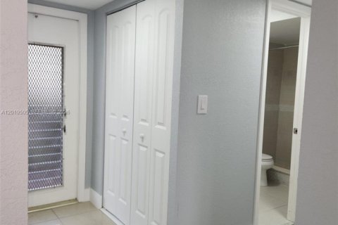 Condominio en venta en Sunrise, Florida, 1 dormitorio, 59.46 m2 № 2270833 - foto 7