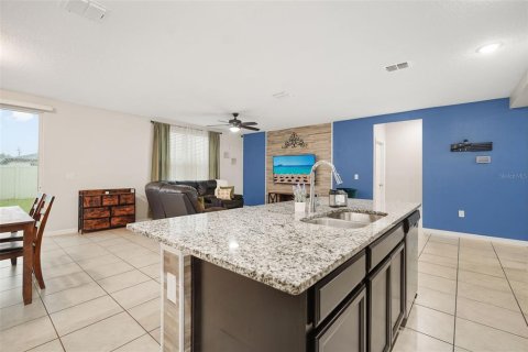 House in Winter Haven, Florida 4 bedrooms, 170.94 sq.m. № 2152013 - photo 9