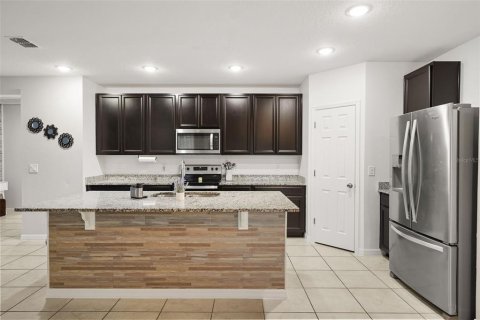 House in Winter Haven, Florida 4 bedrooms, 170.94 sq.m. № 2152013 - photo 11