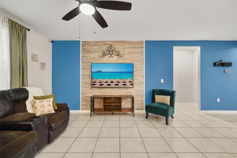 House in Winter Haven, Florida 4 bedrooms, 170.94 sq.m. № 2152013 - photo 6