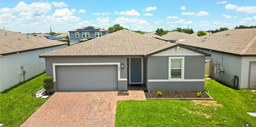House in Winter Haven, Florida 4 bedrooms, 170.94 sq.m. № 2152013