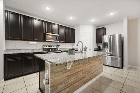 House in Winter Haven, Florida 4 bedrooms, 170.94 sq.m. № 2152013 - photo 10