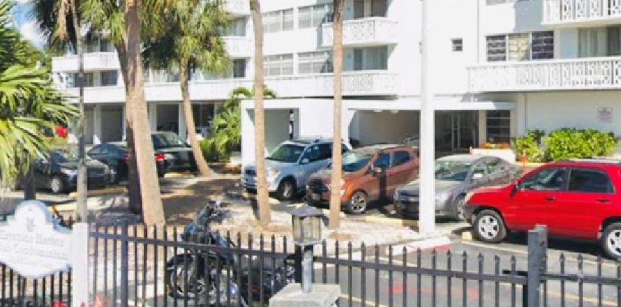 Condominio en North Miami, Florida, 2 dormitorios  № 2394739