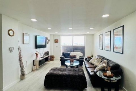 Condominio en alquiler en North Miami, Florida, 2 dormitorios, 101.82 m2 № 2394739 - foto 7