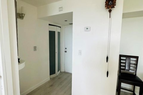 Condominio en alquiler en North Miami, Florida, 2 dormitorios, 101.82 m2 № 2394739 - foto 9