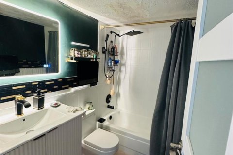 Condominio en alquiler en North Miami, Florida, 2 dormitorios, 101.82 m2 № 2394739 - foto 12