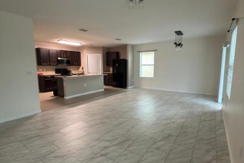 Casa en alquiler en Haines City, Florida, 4 dormitorios, 165.37 m2 № 1907853 - foto 2