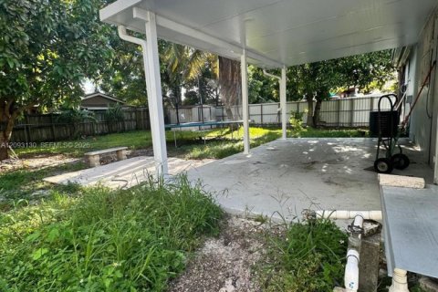 House in Miami, Florida 3 bedrooms, 98.1 sq.m. № 2390705 - photo 12
