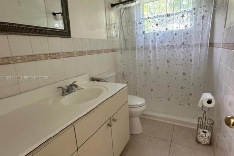 House in Miami, Florida 3 bedrooms, 98.1 sq.m. № 2390705 - photo 8