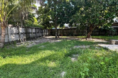 House in Miami, Florida 3 bedrooms, 98.1 sq.m. № 2390705 - photo 13