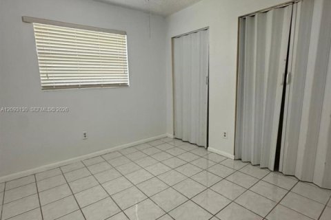 House in Miami, Florida 3 bedrooms, 98.1 sq.m. № 2390705 - photo 9
