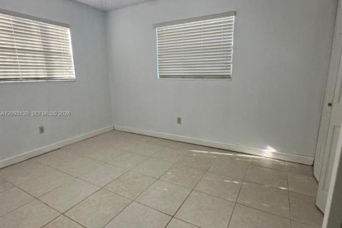 House in Miami, Florida 3 bedrooms, 98.1 sq.m. № 2390705 - photo 7