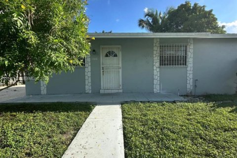 House in Miami, Florida 3 bedrooms, 98.1 sq.m. № 2390705