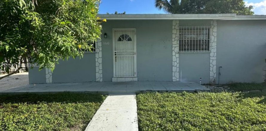House in Miami, Florida 3 bedrooms, 98.1 sq.m. № 2390705