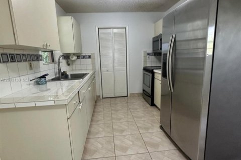 House in Miami, Florida 3 bedrooms, 98.1 sq.m. № 2390705 - photo 4
