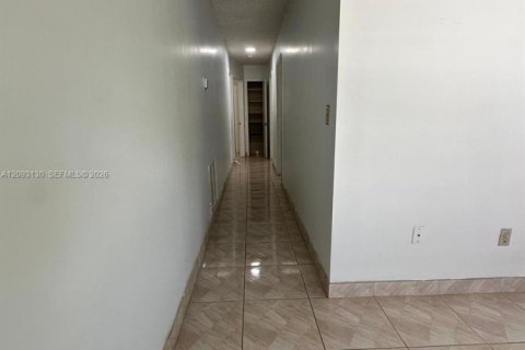 House in Miami, Florida 3 bedrooms, 98.1 sq.m. № 2390705 - photo 5