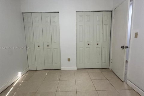 House in Miami, Florida 3 bedrooms, 98.1 sq.m. № 2390705 - photo 10