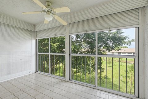 Condo in Lake Worth, Florida, 2 bedrooms  № 2399940 - photo 22