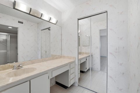 Condo in Lake Worth, Florida, 2 bedrooms  № 2399940 - photo 19