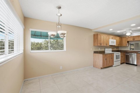 Condo in Lake Worth, Florida, 2 bedrooms  № 2399940 - photo 3