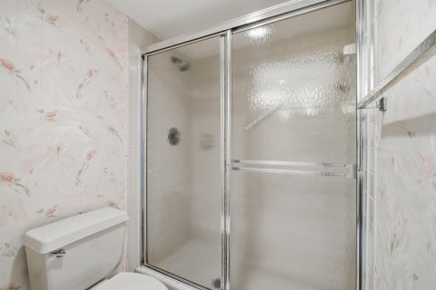 Condo in Lake Worth, Florida, 2 bedrooms  № 2399940 - photo 20
