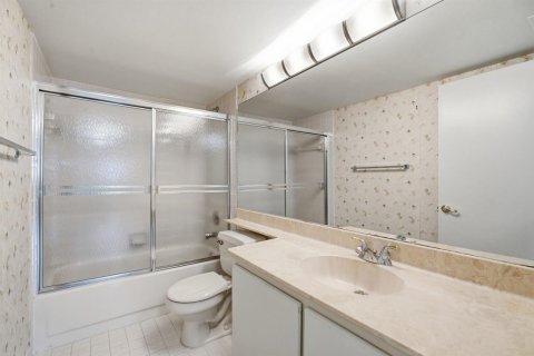 Condo in Lake Worth, Florida, 2 bedrooms  № 2399940 - photo 15
